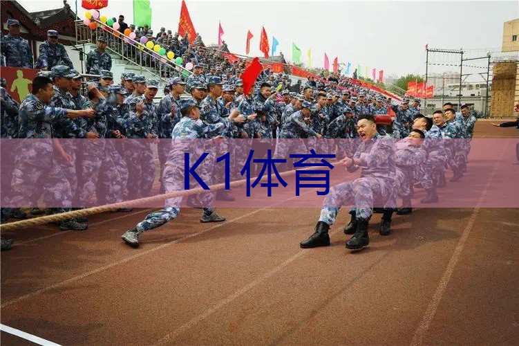 新网王卡缪带着网球拍旅行